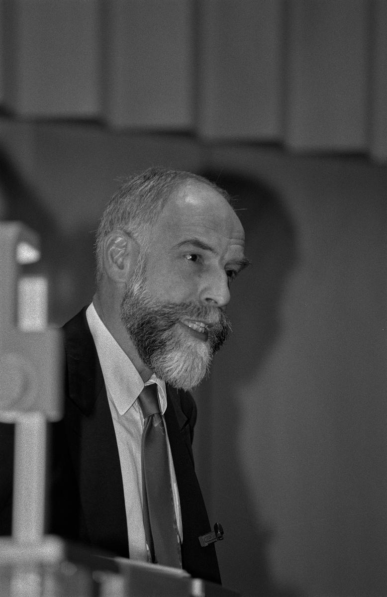 Photograph of a bearded white man